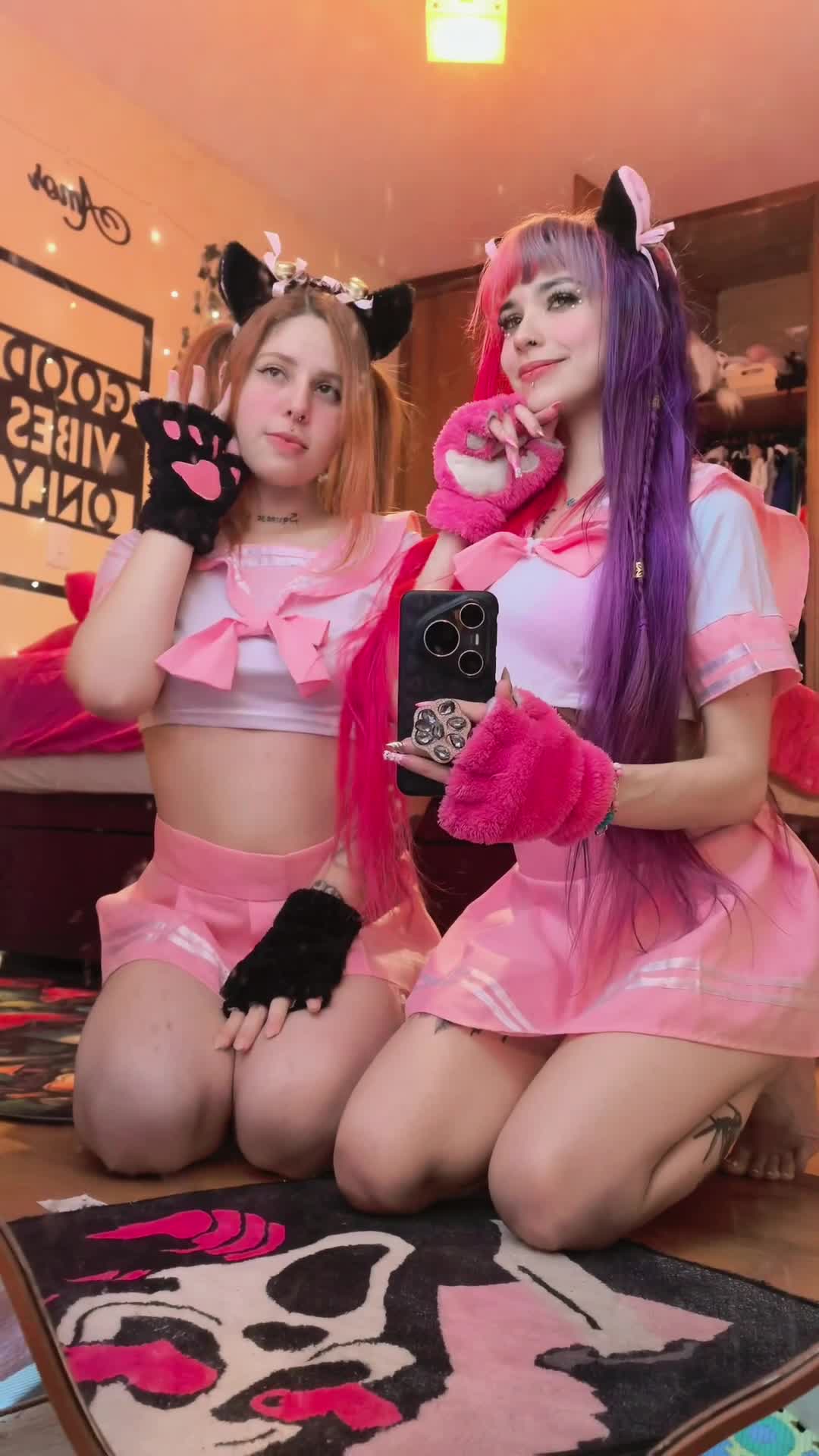 Curte um menage, com duas gatinhas? 
E que tal um conteúdo em dupla? 😽