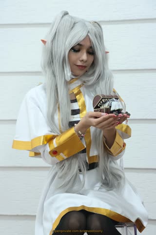 Cosplay da sua elfa imortal favorita! FRIREN acabou de chegar… confira os conteúdos +18 no perfil p…